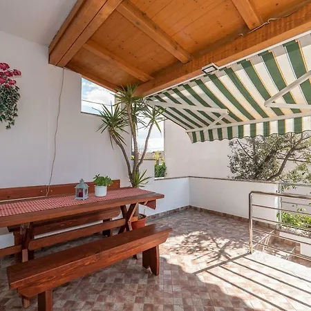 Pensión Magnolia 3*